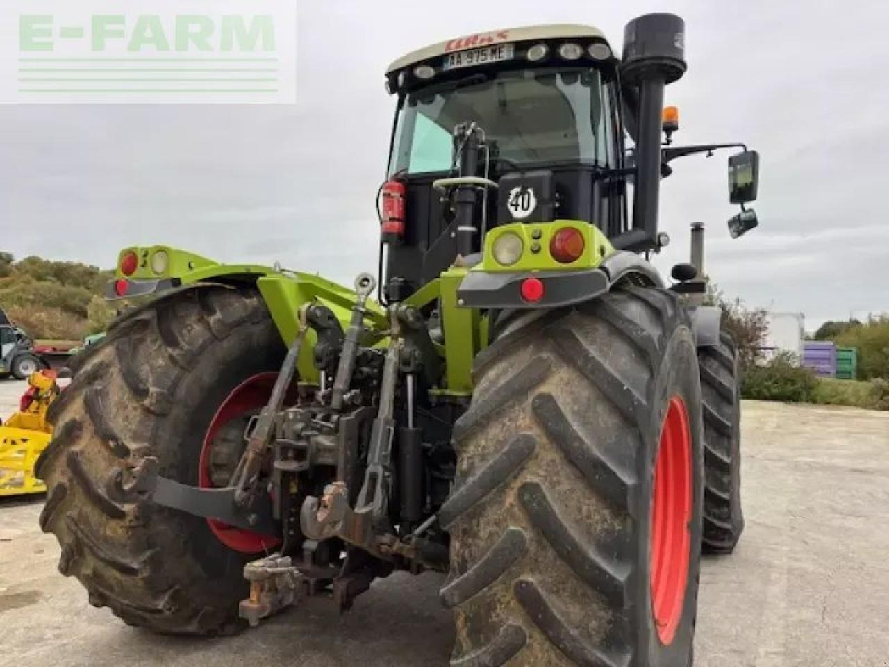 Tracteur agricole CLAAS xerion 3300