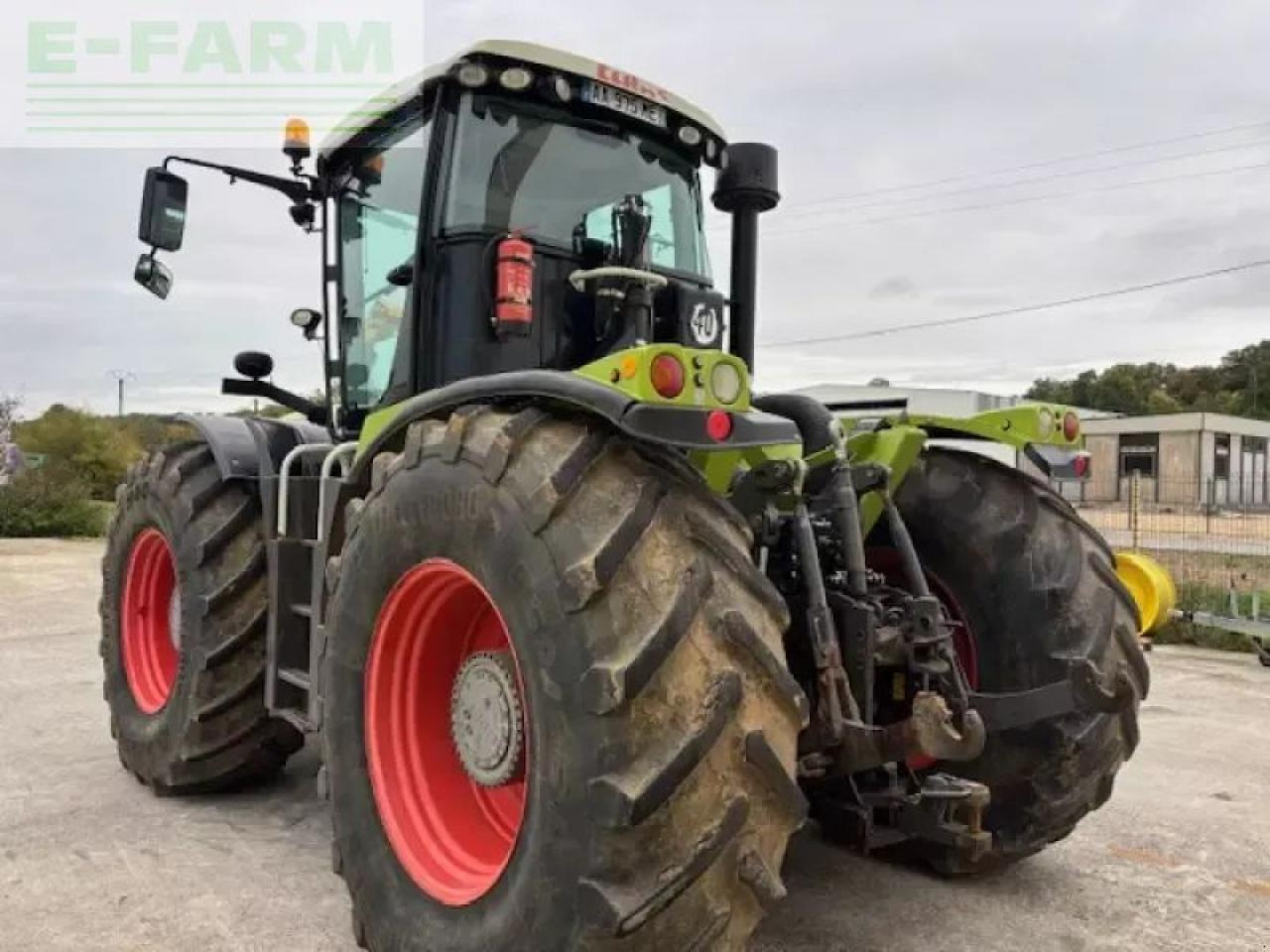 Tracteur agricole CLAAS xerion 3300