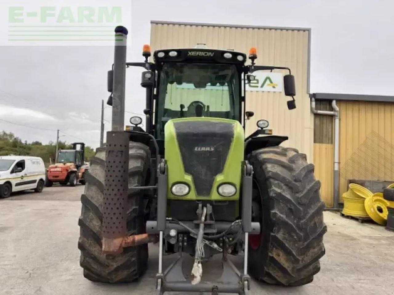 Tracteur agricole CLAAS xerion 3300