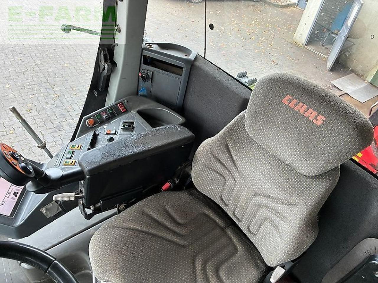 Tracteur agricole CLAAS xerion 3300 trac TRAC