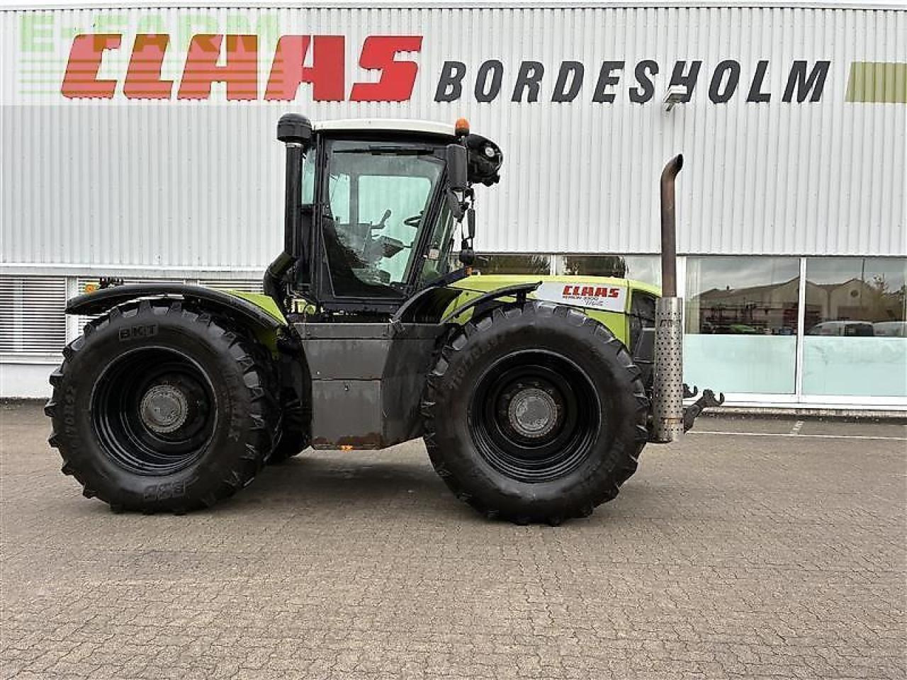Tracteur agricole CLAAS xerion 3300 trac TRAC