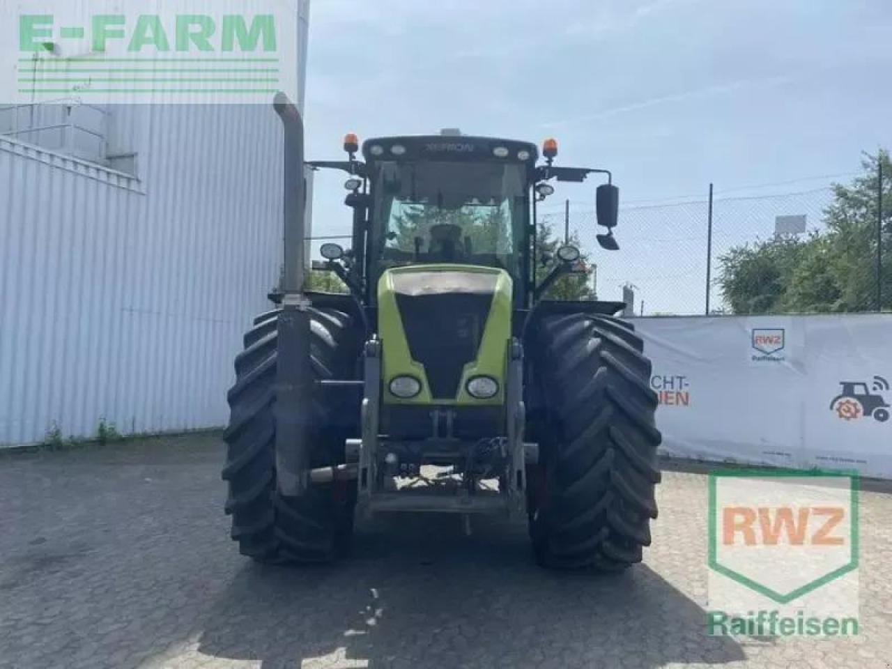Tracteur agricole CLAAS xerion 3300 trac vc TRAC VC