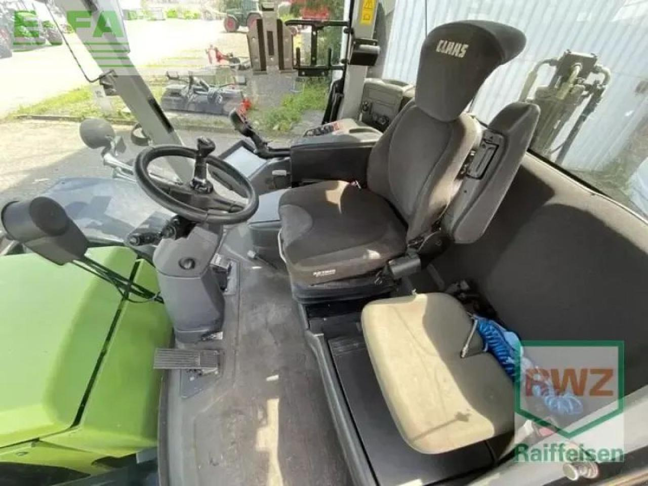 Tracteur agricole CLAAS xerion 3300 trac vc TRAC VC