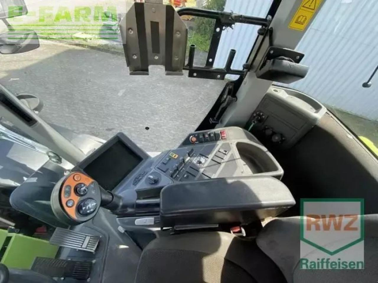 Tracteur agricole CLAAS xerion 3300 trac vc TRAC VC