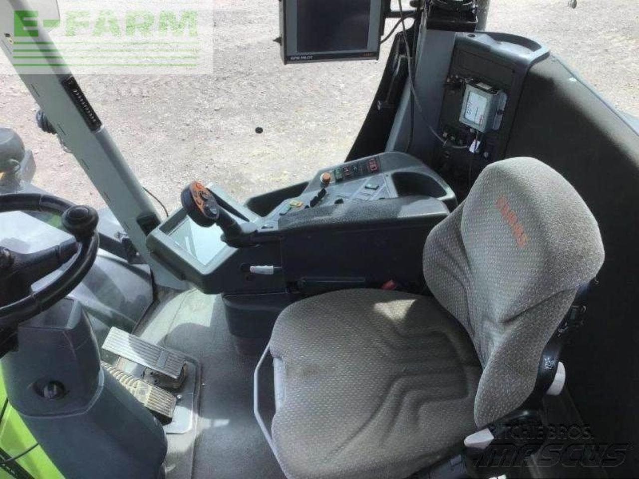 Tracteur agricole CLAAS xerion 3800 trac vc TRAC VC