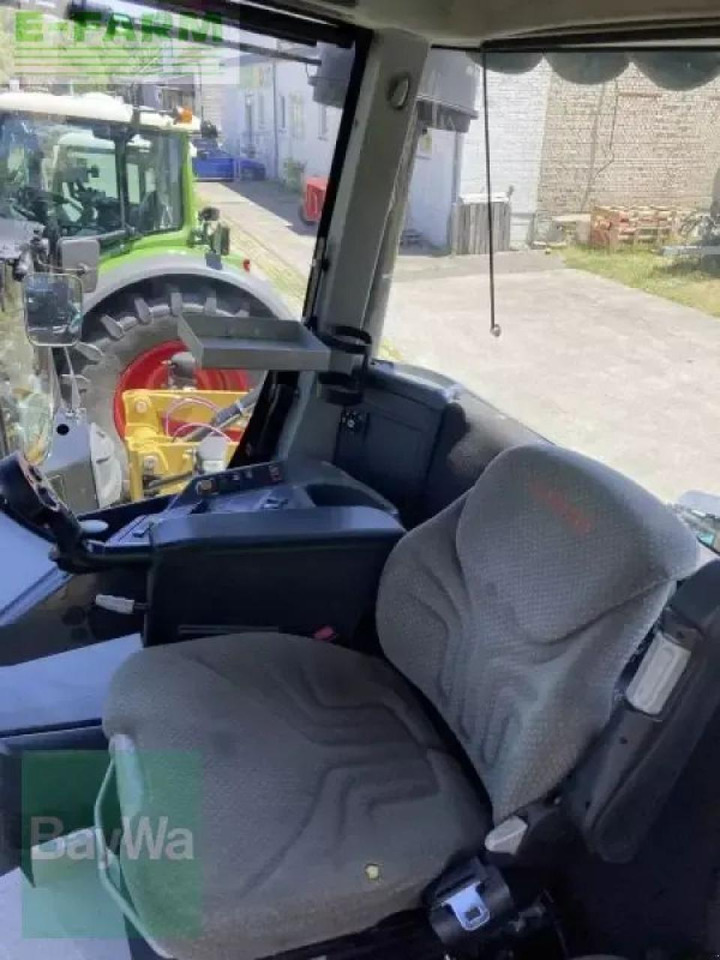 Tracteur agricole CLAAS xerion 3800 vc