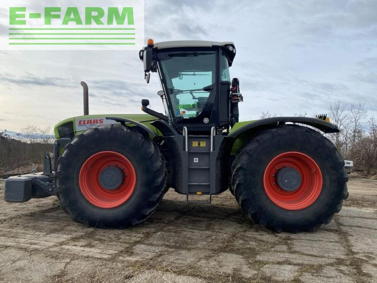 Tracteur agricole CLAAS xerion 3800 vc