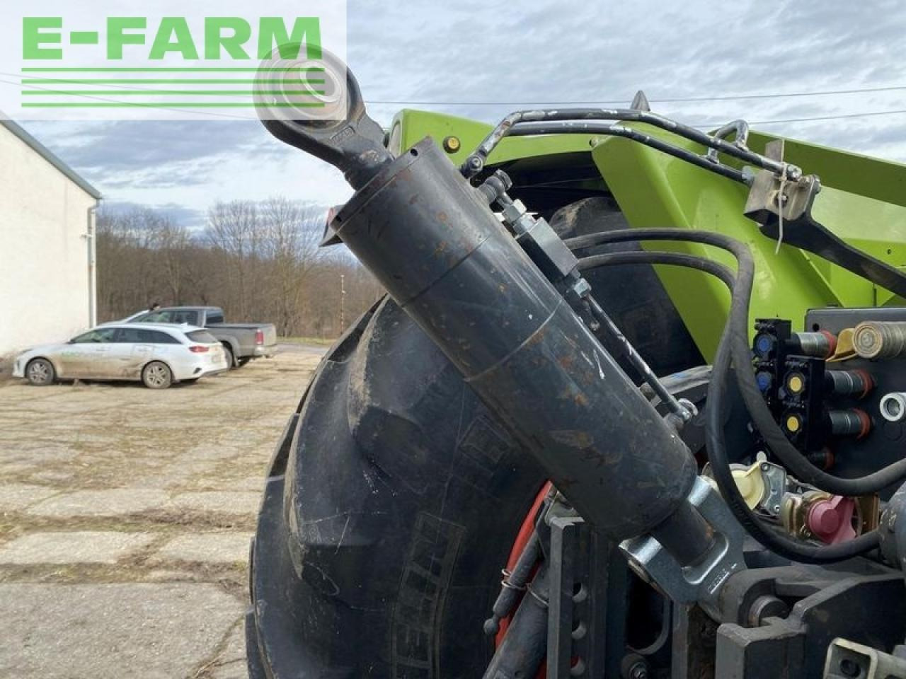 Tracteur agricole CLAAS xerion 3800 vc