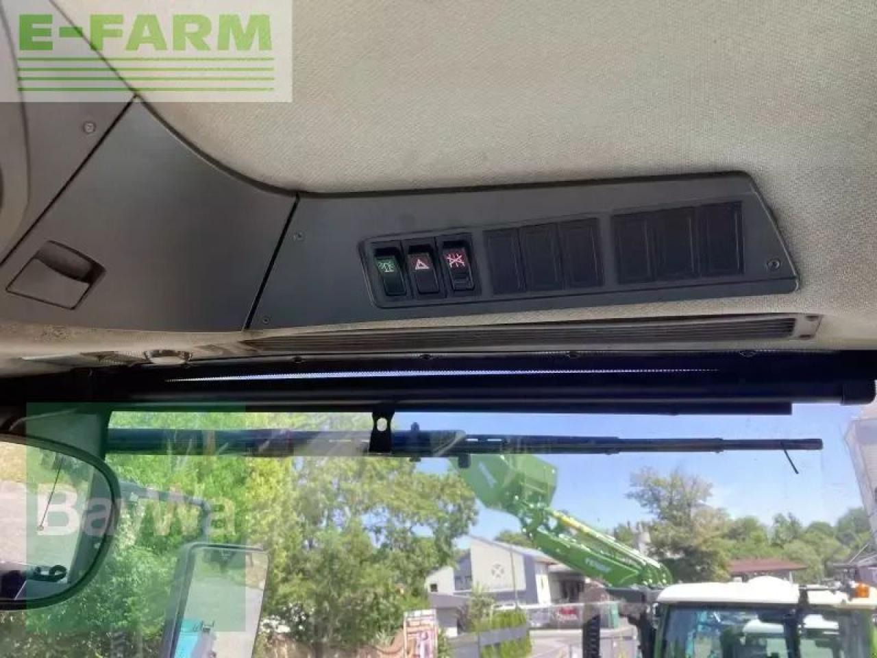 Tracteur agricole CLAAS xerion 3800 vc