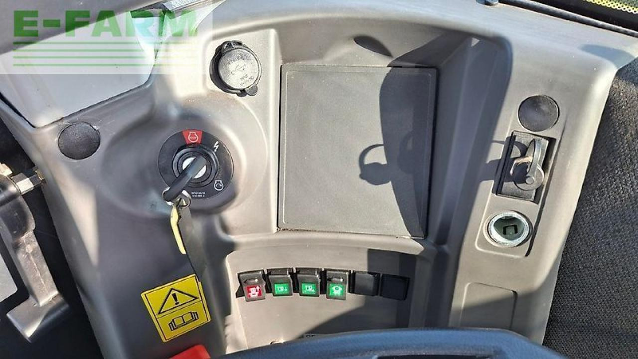 Tracteur agricole CLAAS xerion 4000 t vc