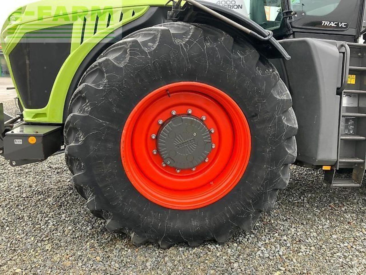 Tracteur agricole CLAAS xerion 4000 vc
