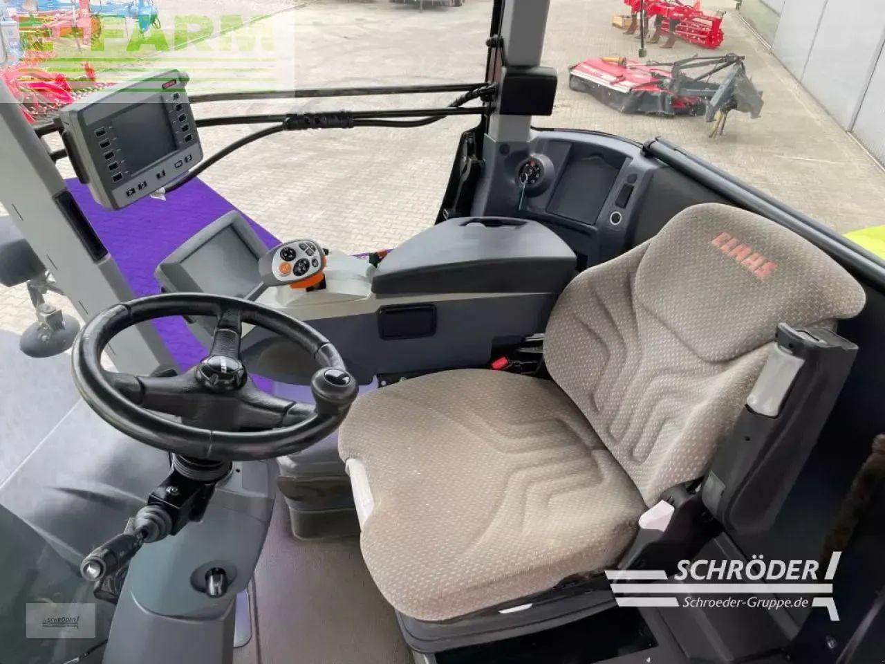 Tracteur agricole CLAAS xerion 4500