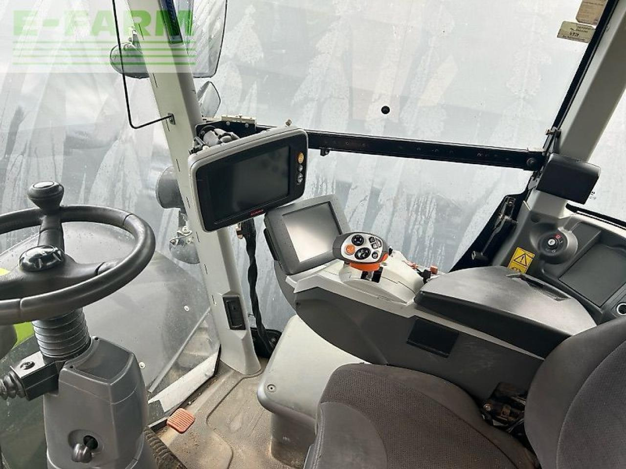 Tracteur agricole CLAAS xerion 4500 trac vc