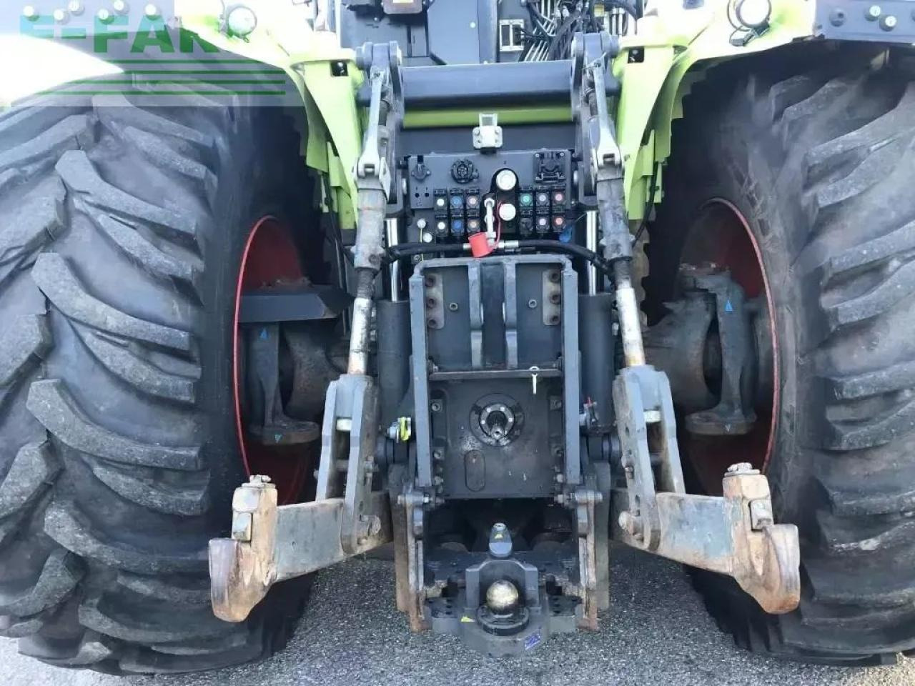 Tracteur agricole CLAAS xerion 4500 vc