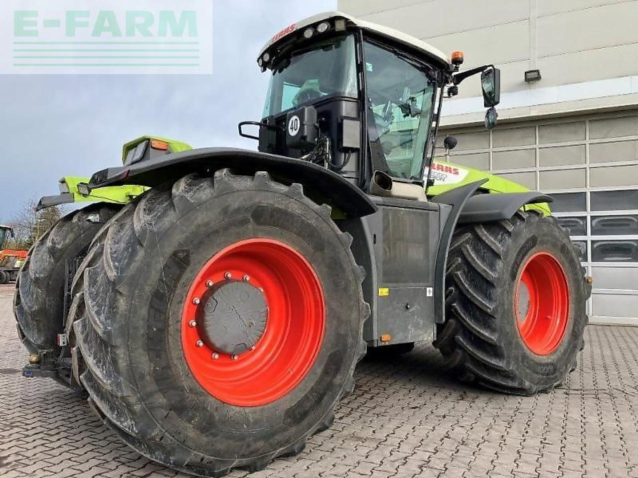 Tracteur agricole CLAAS xerion 5000 trac
