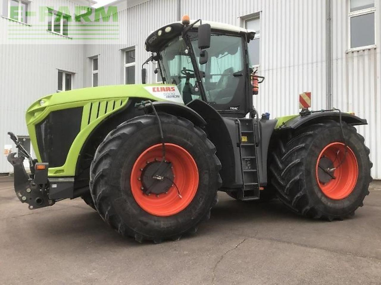 Tracteur agricole CLAAS xerion 5000 trac