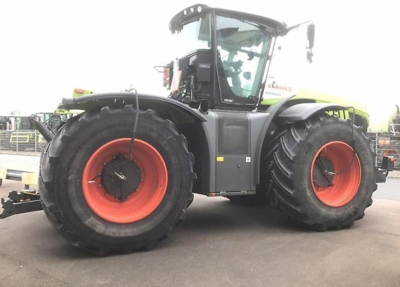 Tracteur agricole CLAAS xerion 5000 trac