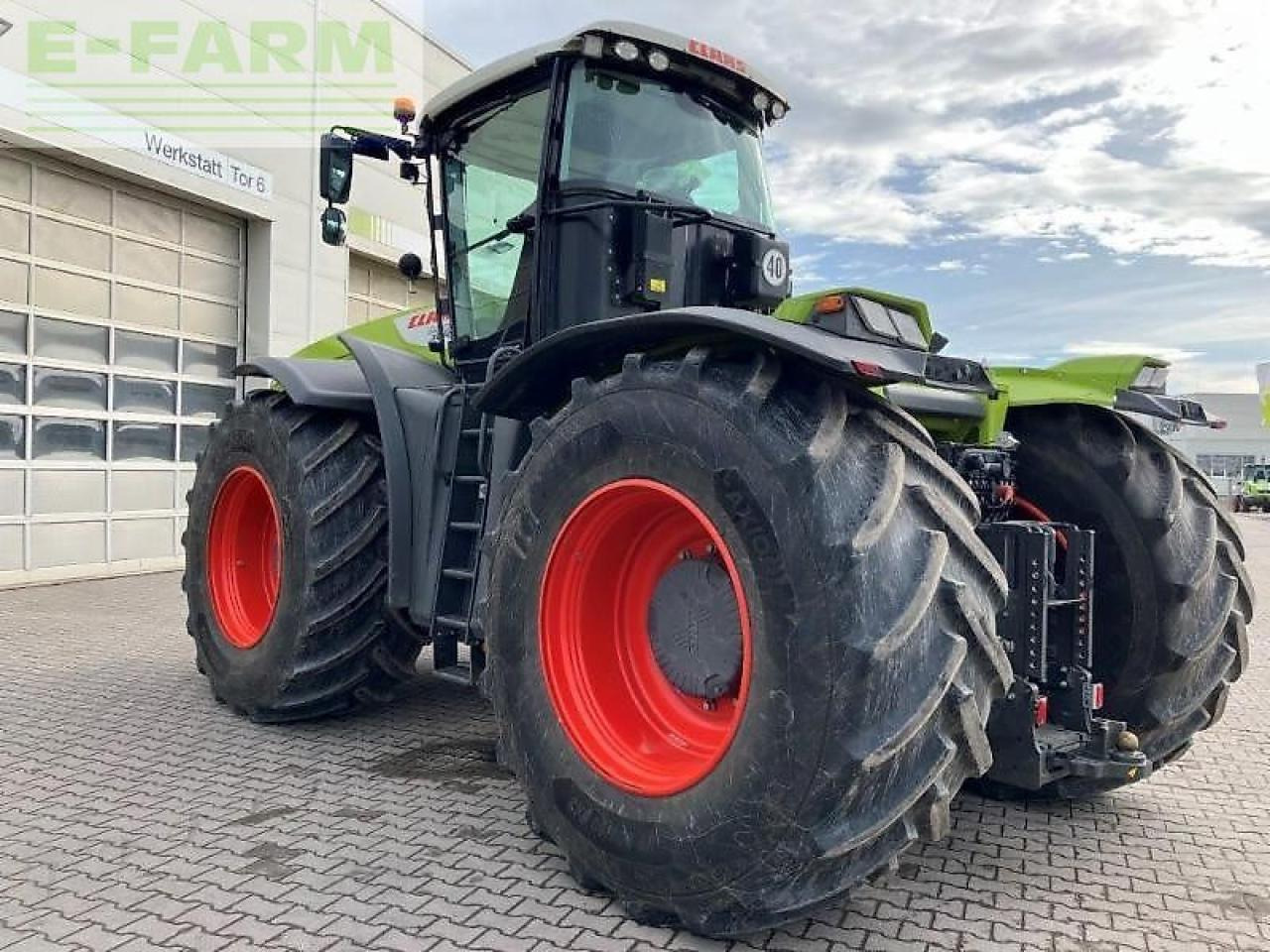 Tracteur agricole CLAAS xerion 5000 trac