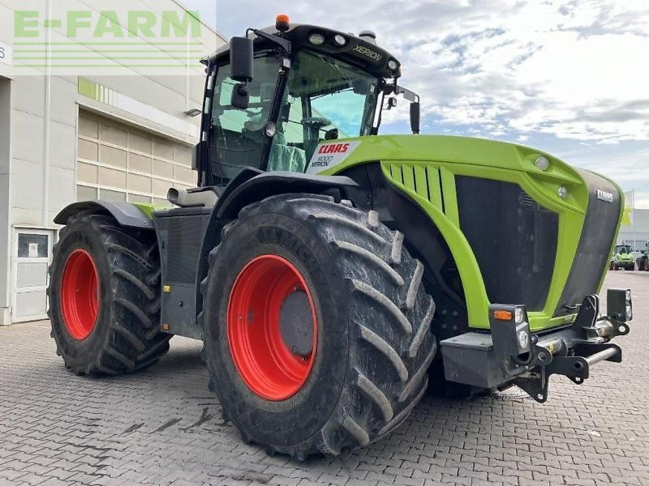 Tracteur agricole CLAAS xerion 5000 trac