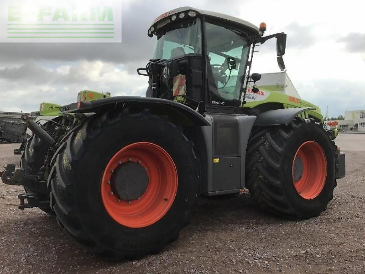 Tracteur agricole CLAAS xerion 5000 trac TRAC