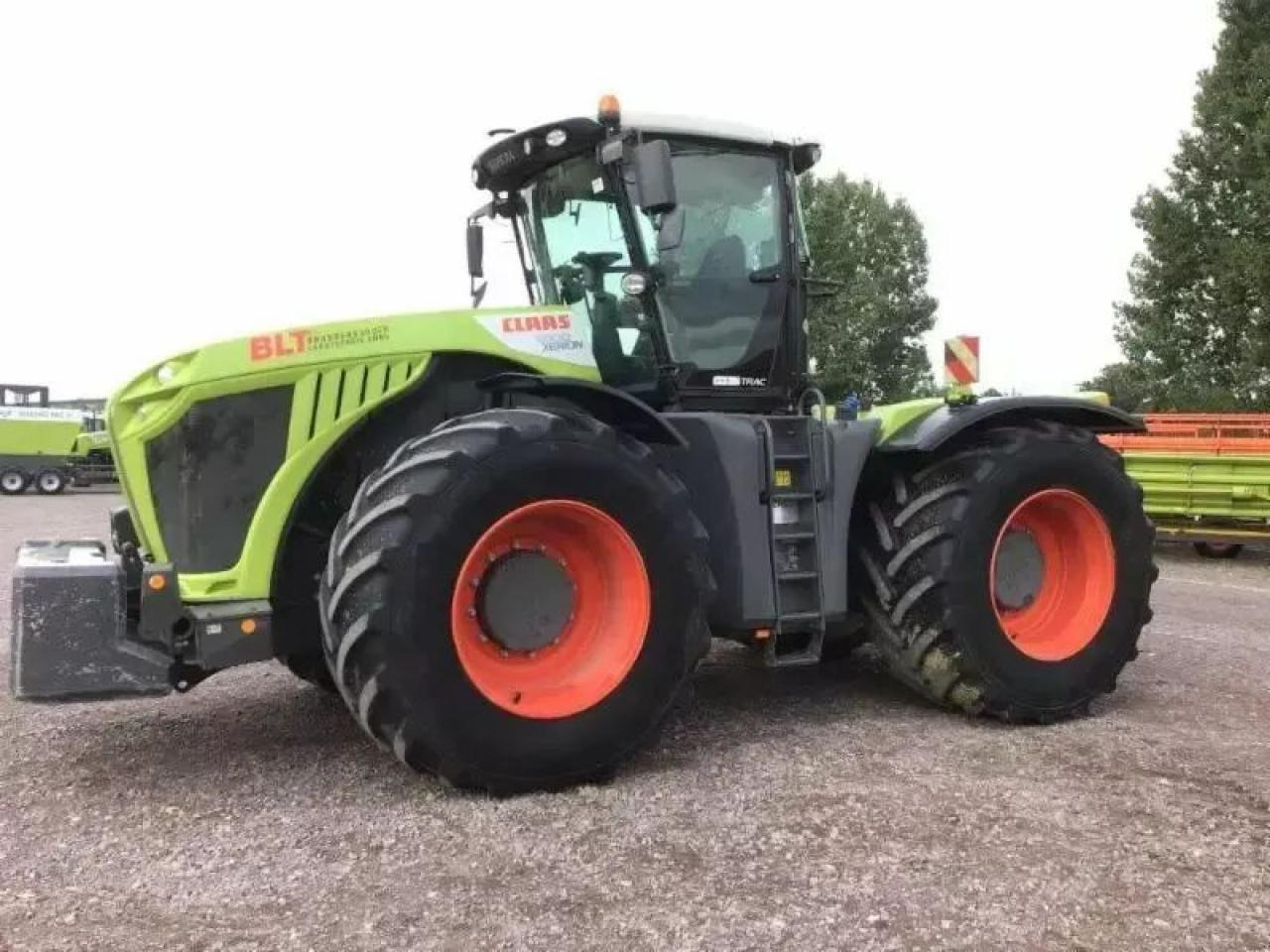 Tracteur agricole CLAAS xerion 5000 trac TRAC