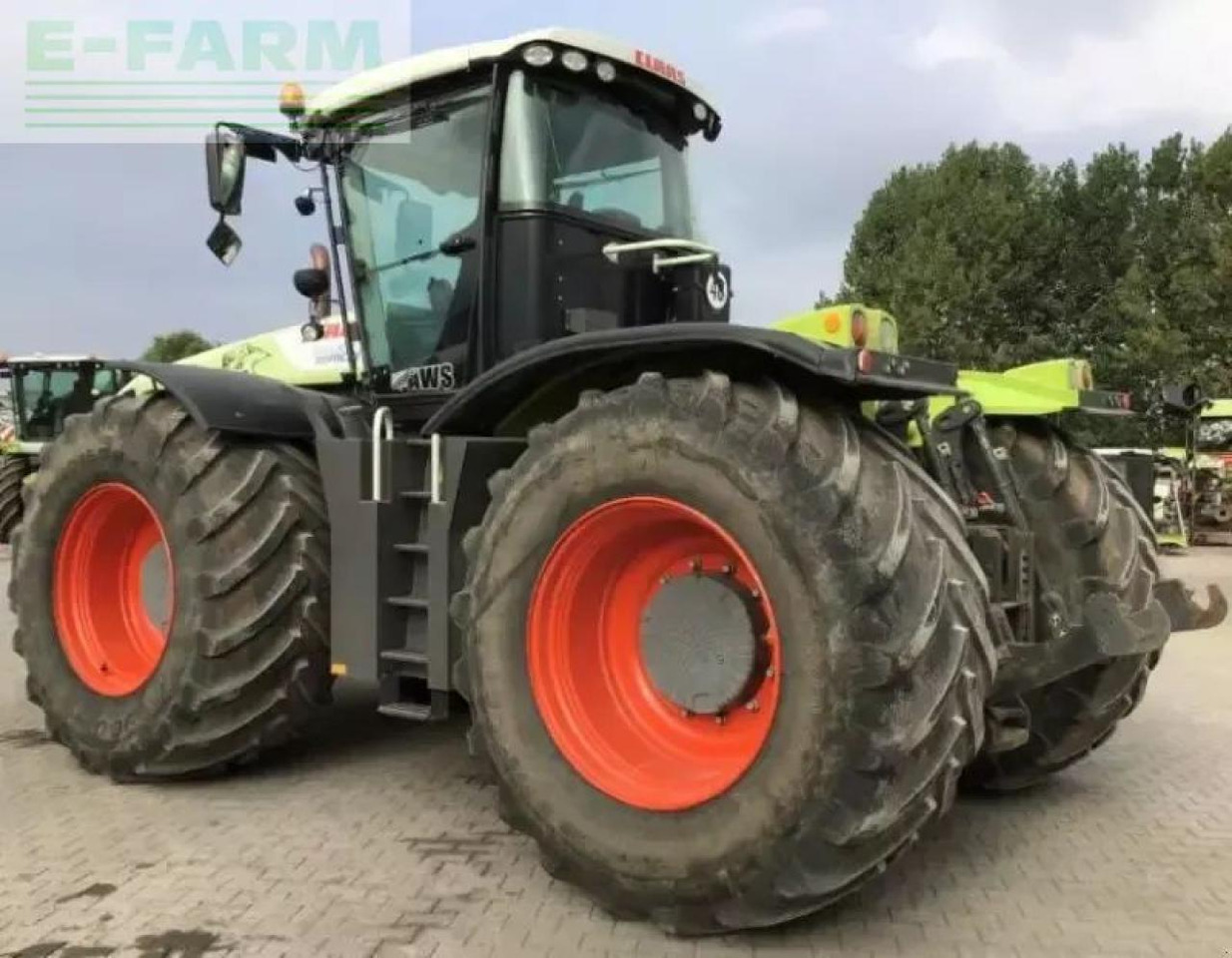 Tracteur agricole CLAAS xerion 5000 trac TRAC