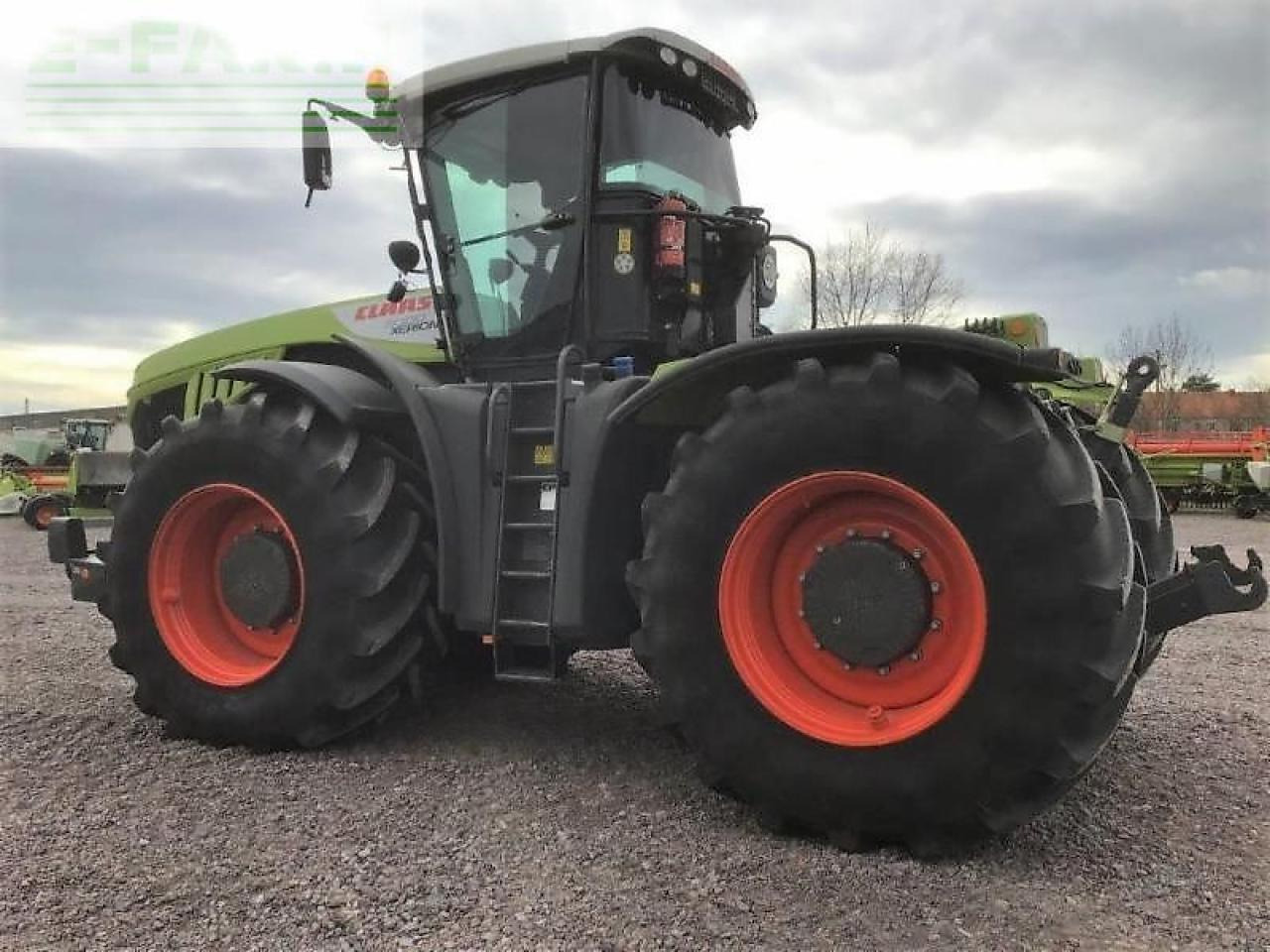 Tracteur agricole CLAAS xerion 5000 trac vc