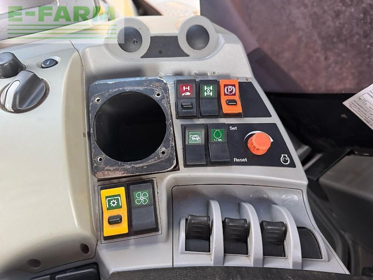 Tracteur agricole CLAAS xerion 5000 trac vc