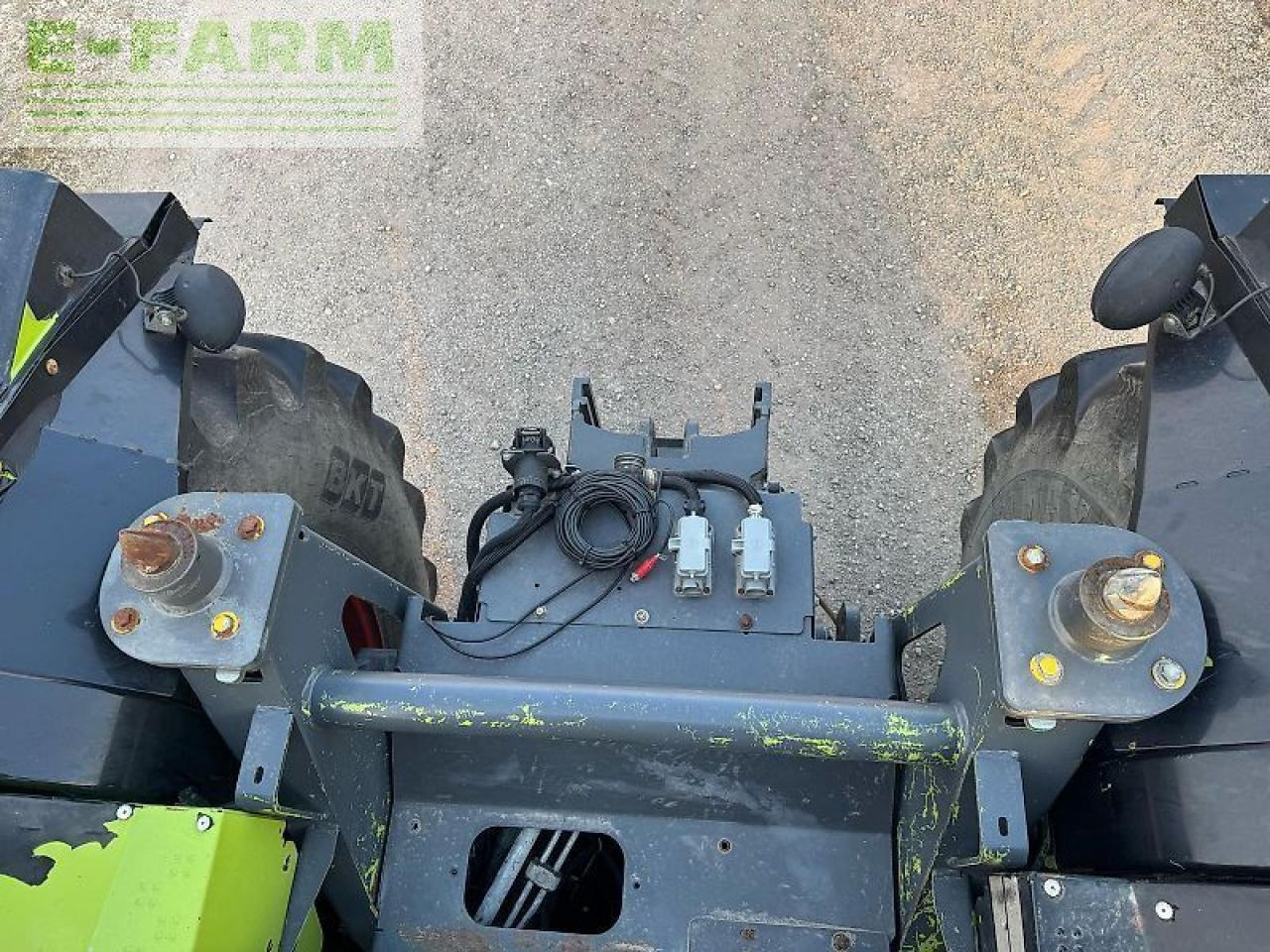 Tracteur agricole CLAAS xerion 5000 trac vc