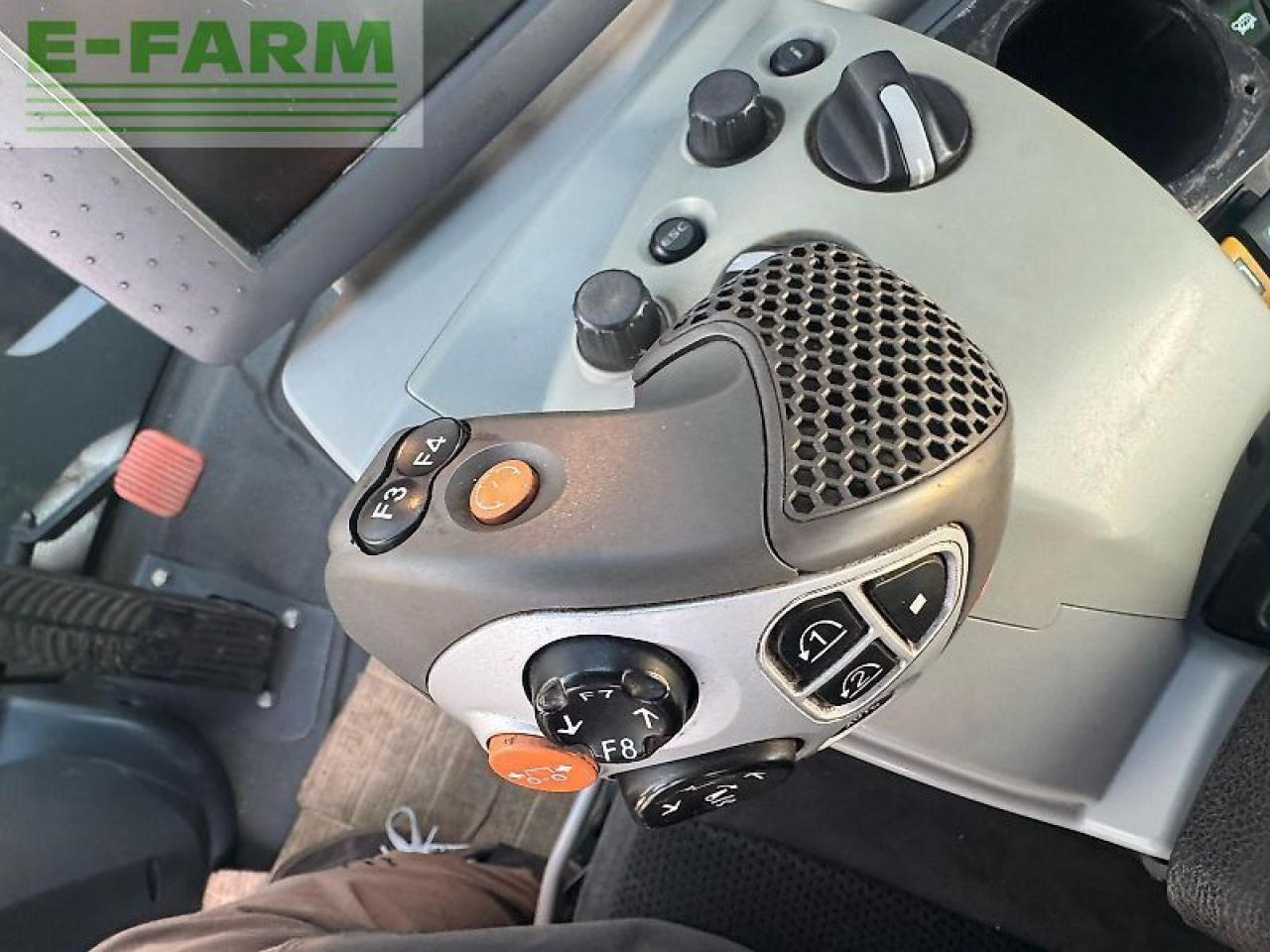 Tracteur agricole CLAAS xerion 5000 trac vc