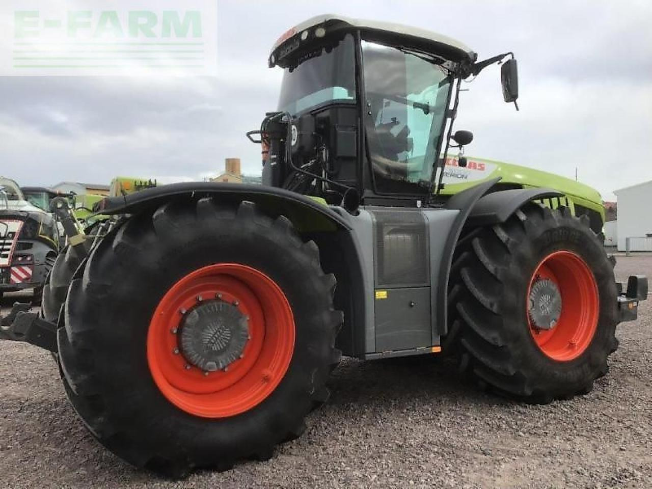 Tracteur agricole CLAAS xerion 5000 trac vc