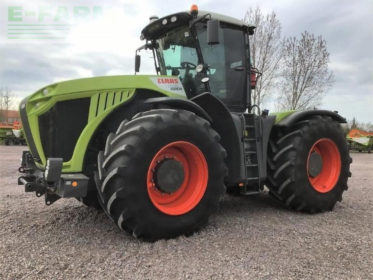 Tracteur agricole CLAAS xerion 5000 trac vc