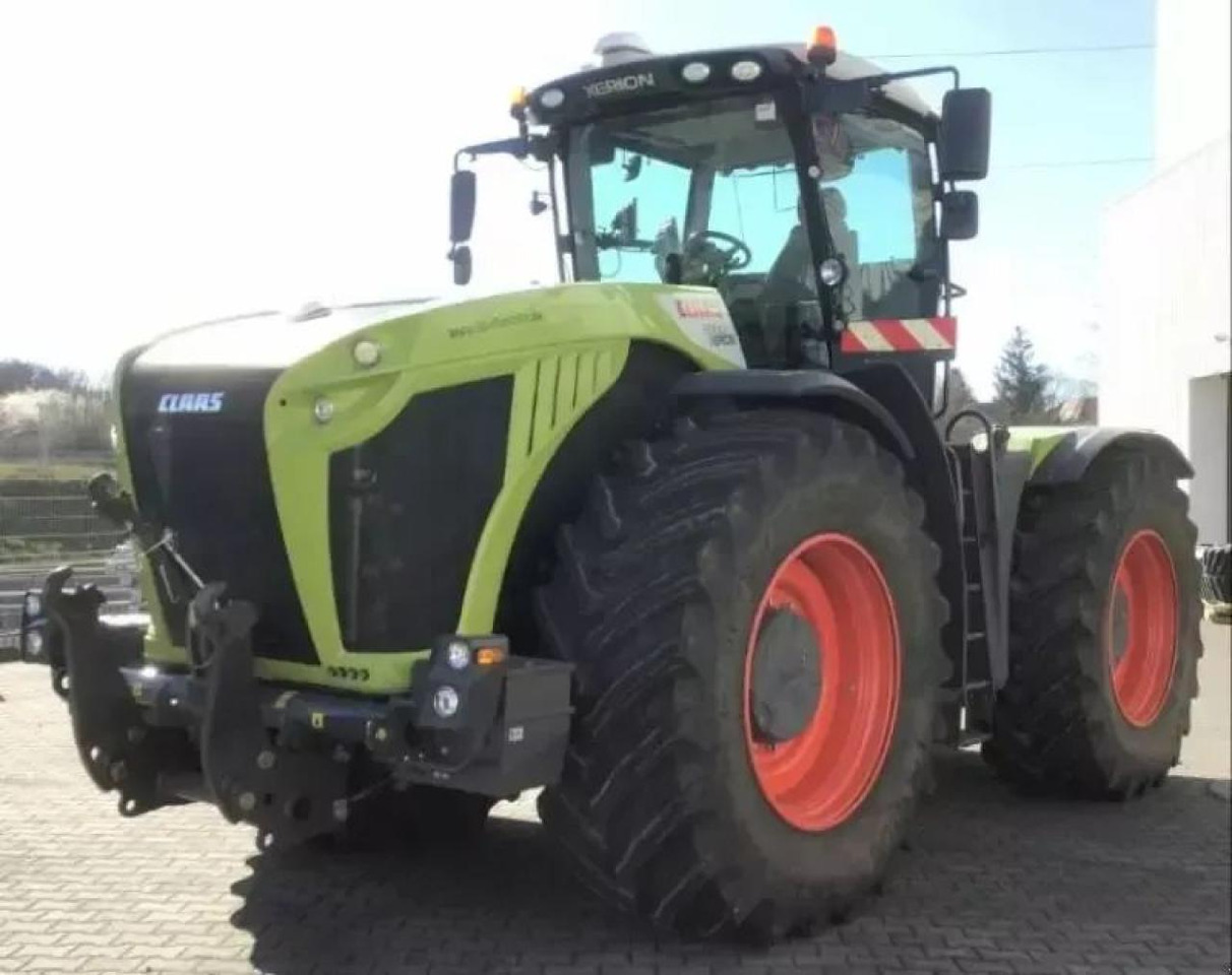 Tracteur agricole CLAAS xerion 5000 vc