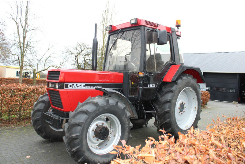 Tracteur agricole Case 845 XL