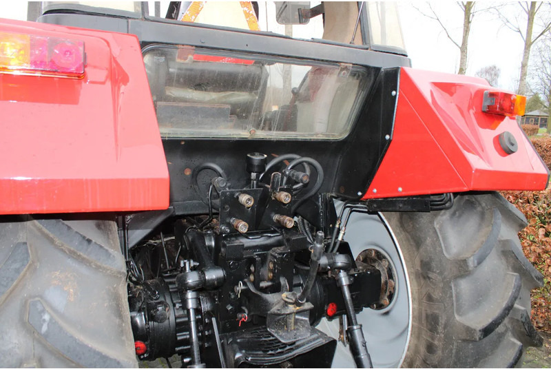 Tracteur agricole Case 845 XL