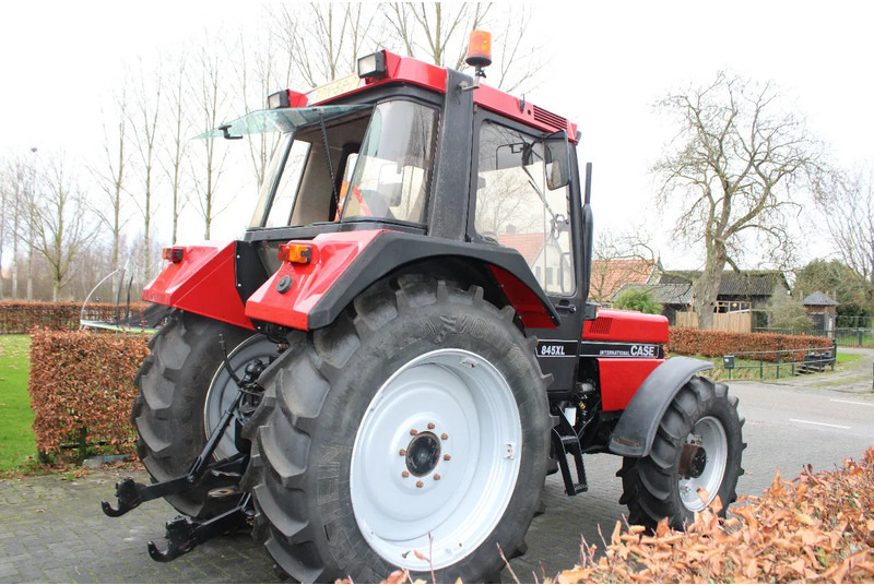 Tracteur agricole Case 845 XL