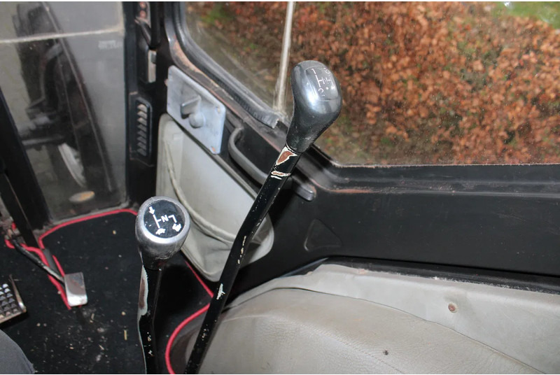 Tracteur agricole Case 845 XL