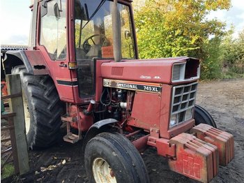 Tracteur agricole Case IH 845 XL