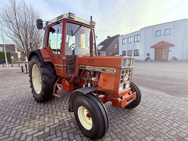 Tracteur agricole Case IH 845 XL