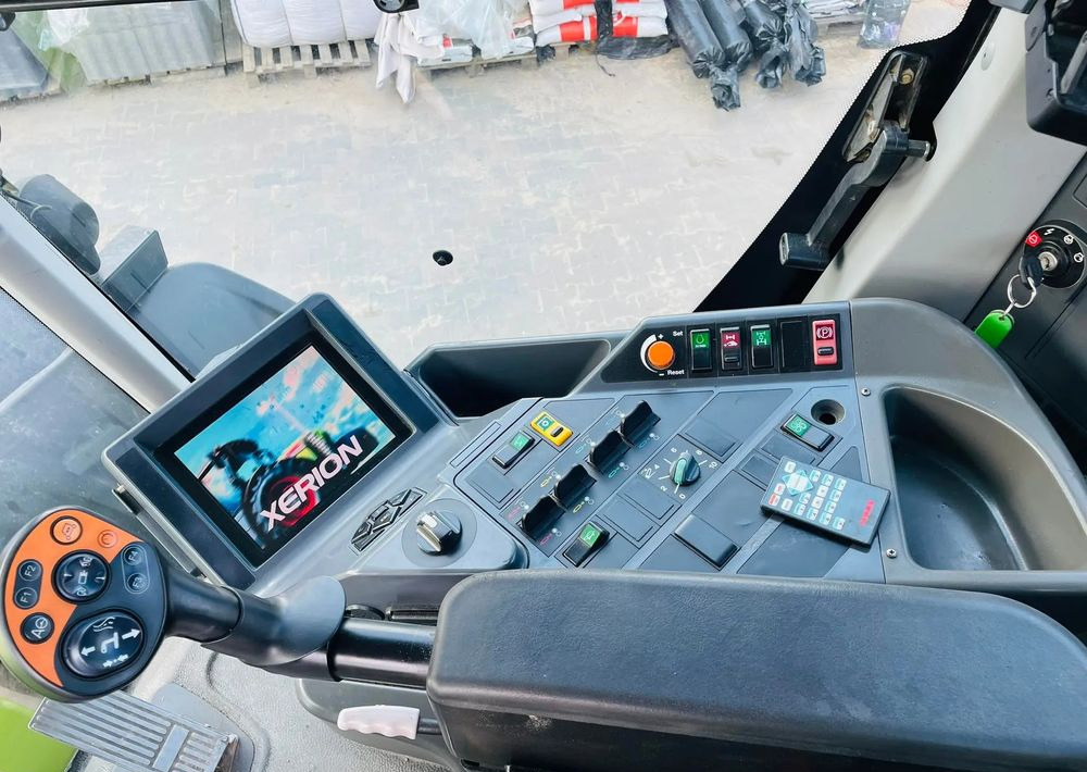 Tracteur agricole Claas 3800 TRAC VC