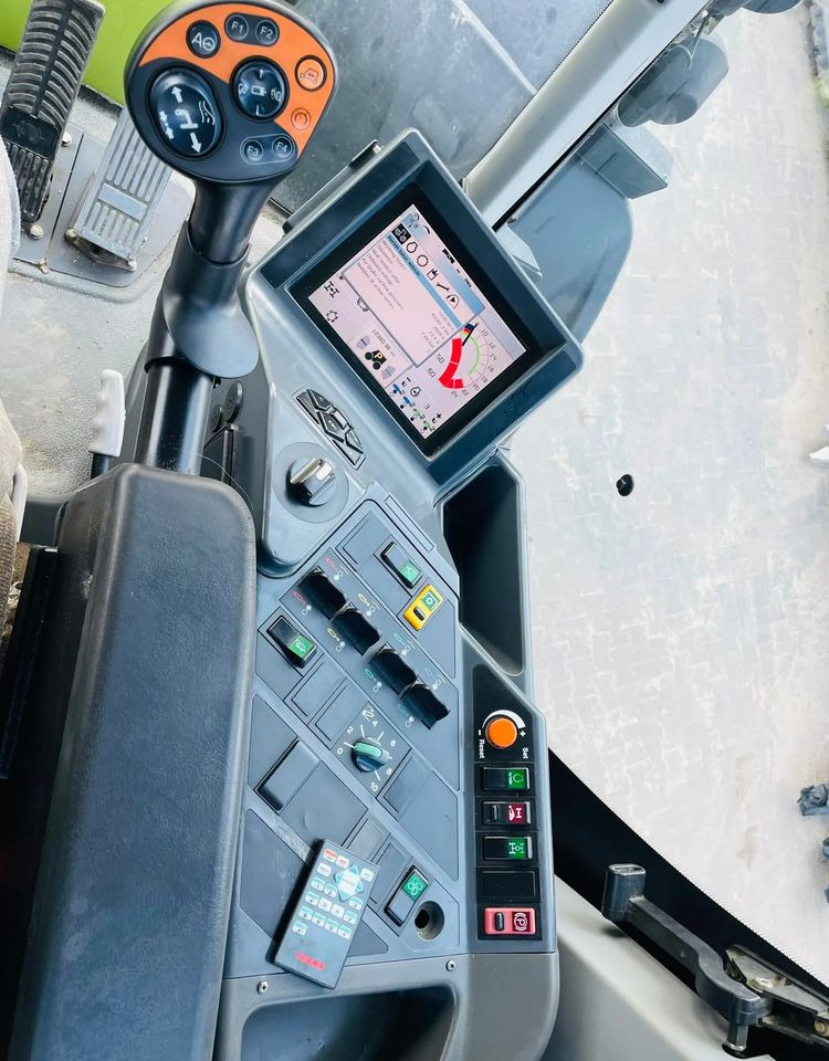 Tracteur agricole Claas 3800 TRAC VC