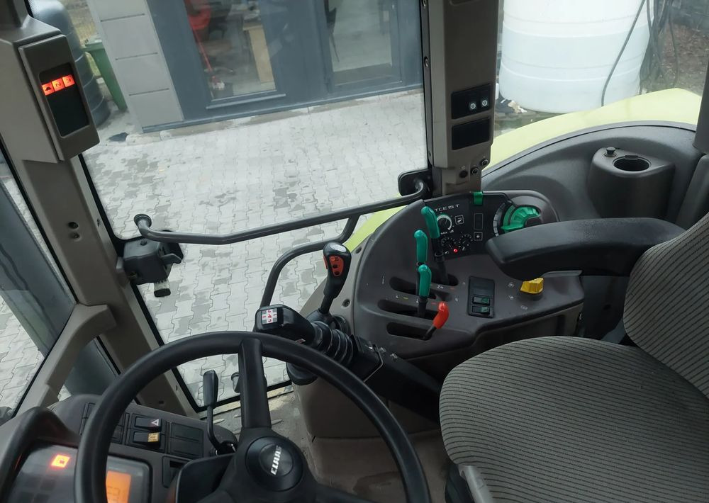 Tracteur agricole Claas 556