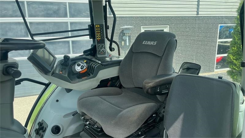 Tracteur agricole Claas ARION 550 CEBIS Med frontlæsser og frontlift
