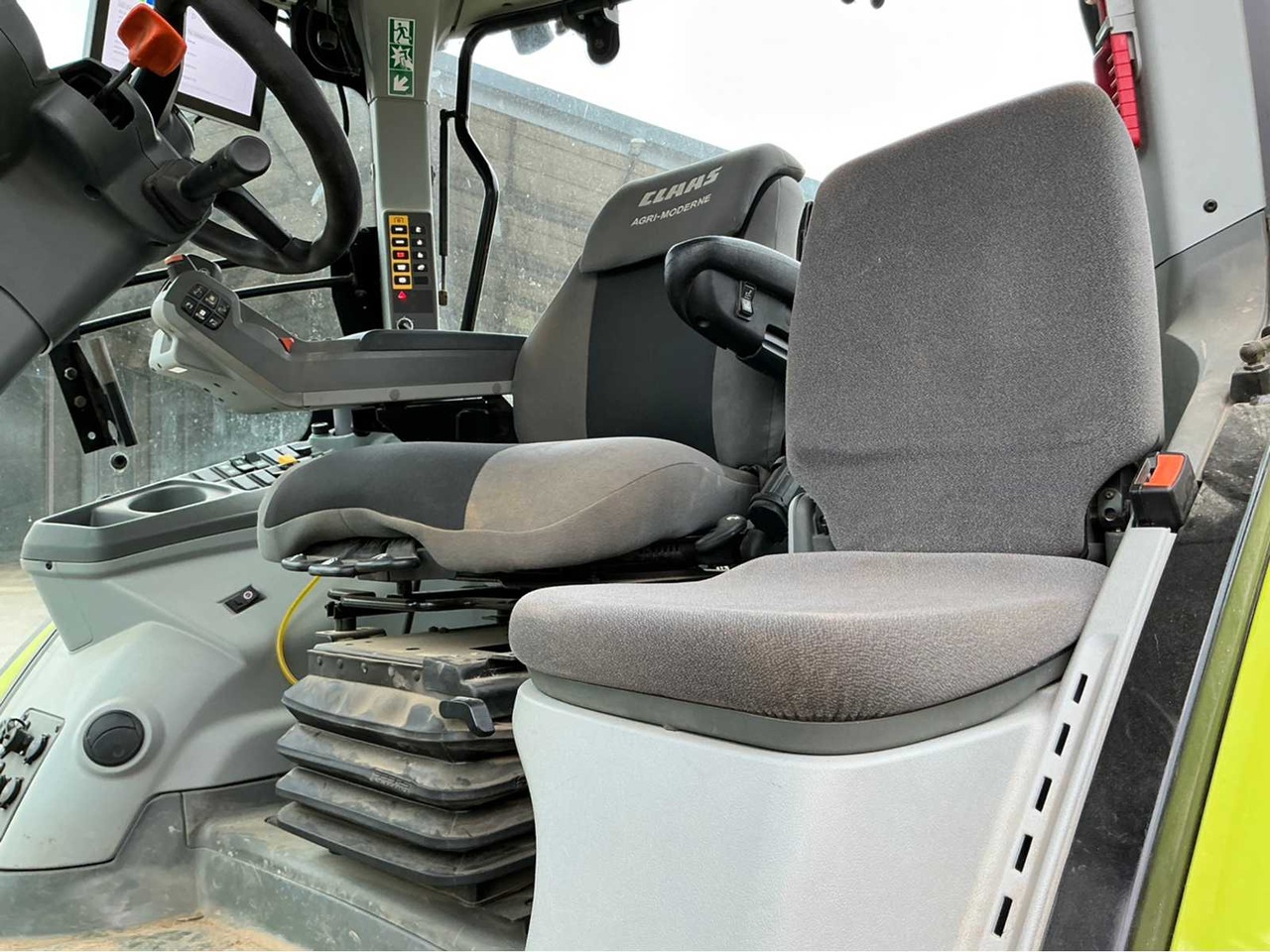 Tracteur agricole Claas ARION 660