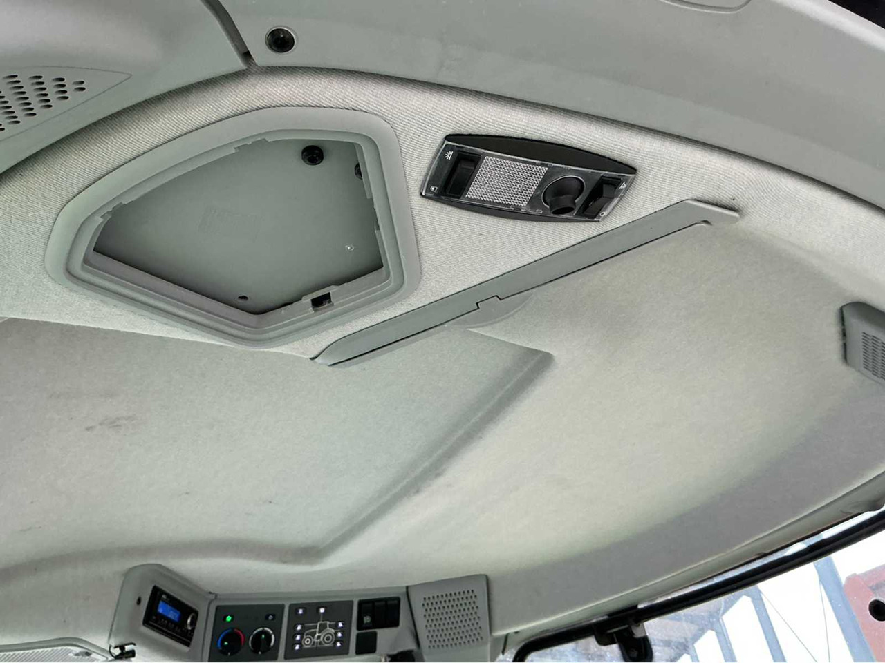 Tracteur agricole Claas ARION 660