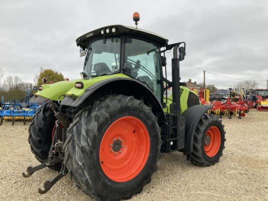 Tracteur agricole Claas AXION 820 CEBIS