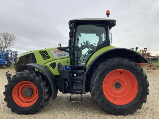 Tracteur agricole Claas AXION 820 CEBIS