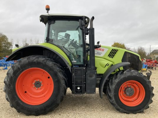 Tracteur agricole Claas AXION 820 CEBIS