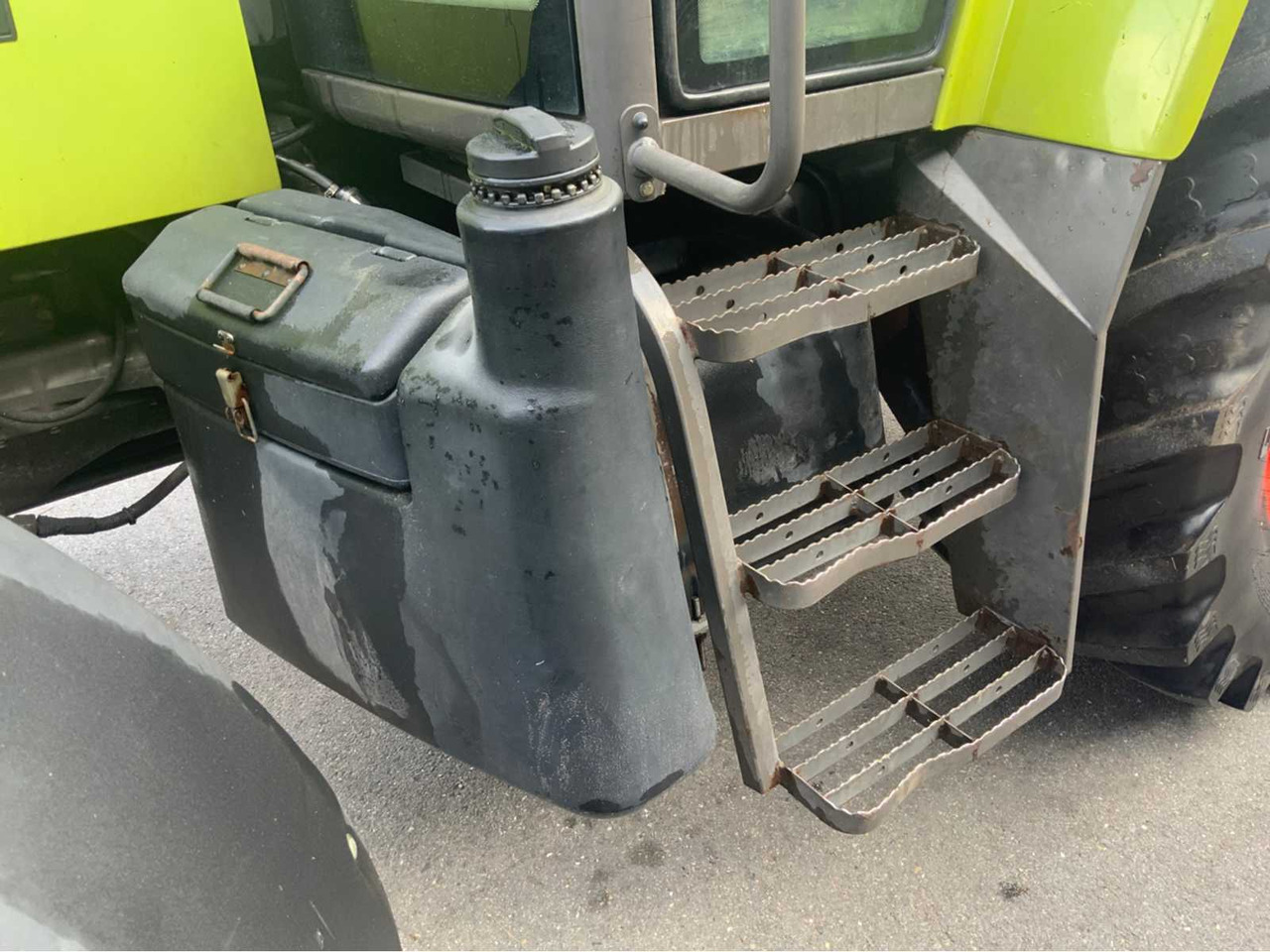 Tracteur agricole Claas Ares 557 ATZ