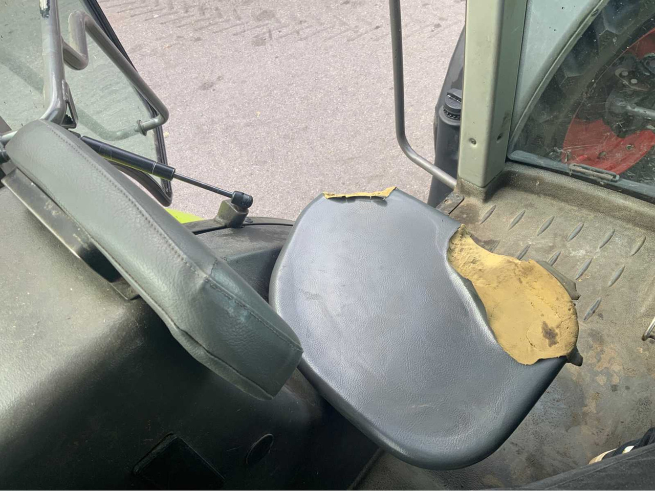 Tracteur agricole Claas Ares 557 ATZ